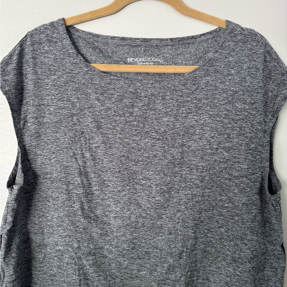 Beyond Yoga Spacedye Gray Cap Sleeve Crop Muscle Tee